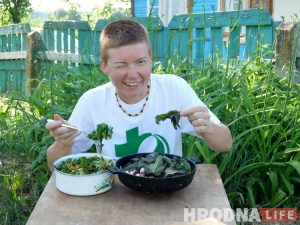 Елі крапіву і пілі смузі з лебяды. Як прайшла дэгустацыя страваў і напояў з мясцовых зёлак