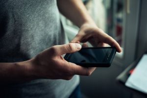У Скідзелі мужчына скраў у краме тэрмінал