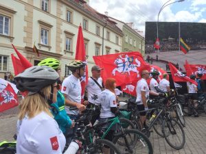 "У вас вельмі дарагі хлеб". Казахскі велападарожнік наведаў Гродна