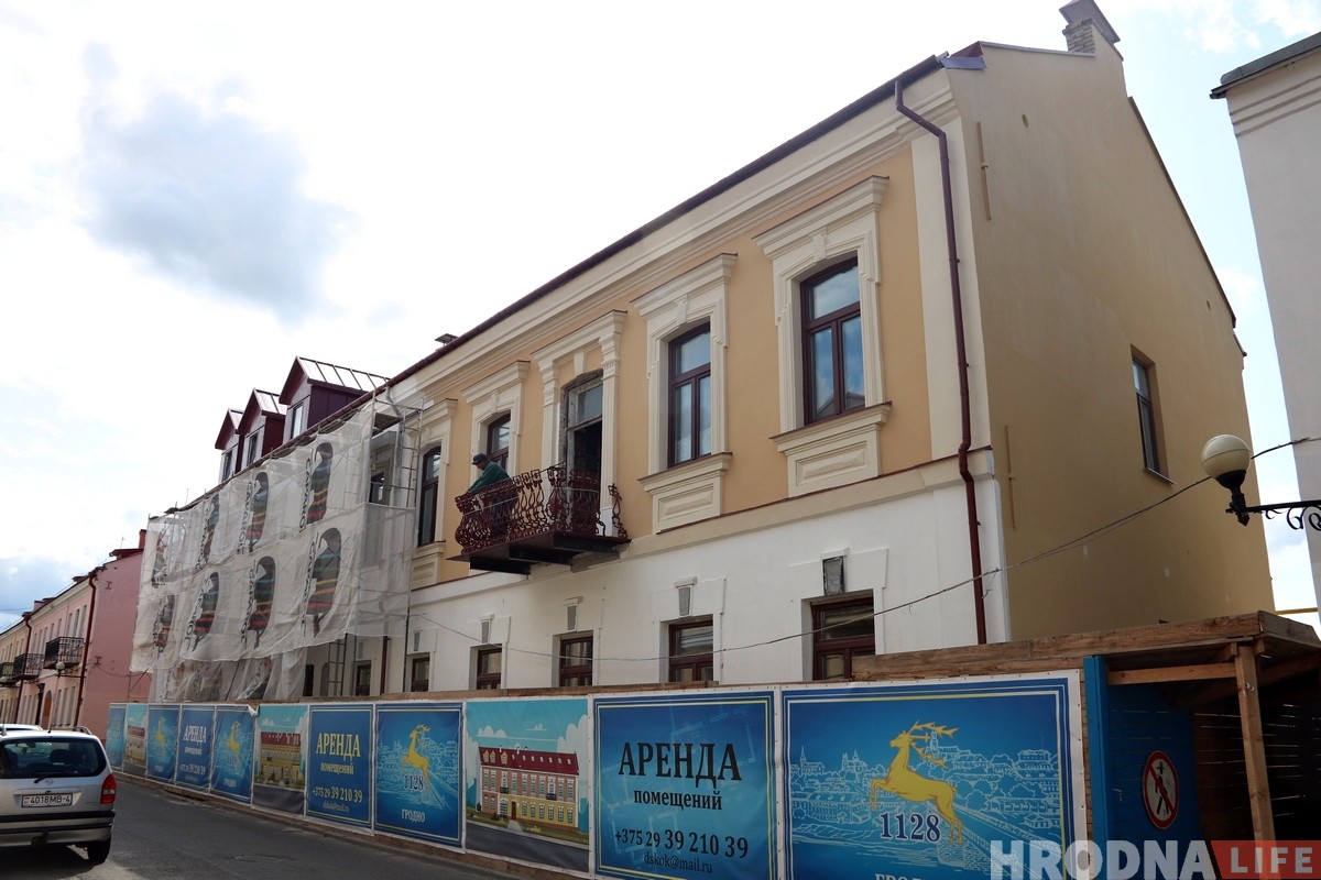 «За гэта ніхто не хацеў брацца». На Гараднічанскай аднаўляюць старадаўнія балконы