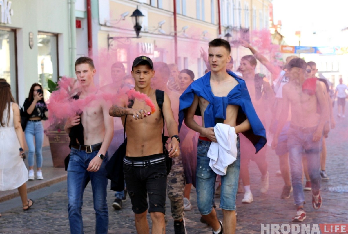 Марш Каржа: гродзенцы прайшліся па Савецкай з песнямі і фаерамі