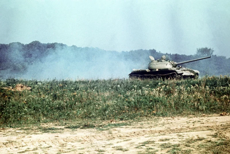 Танк Т-54 пераехаў людзей у Гродне