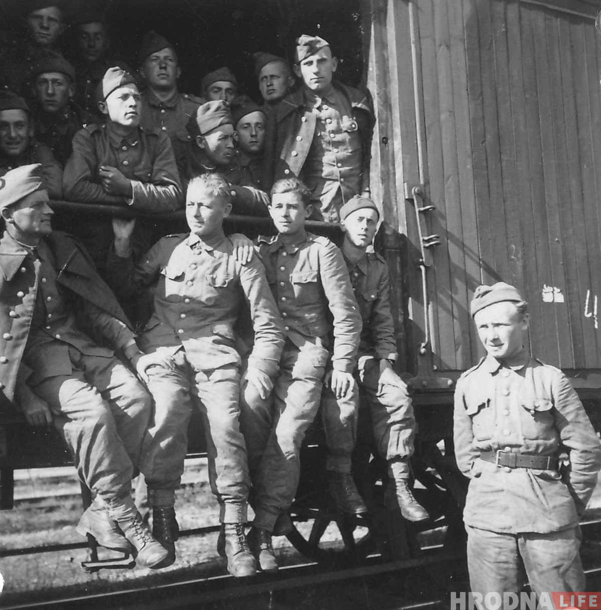 Ушли в 1939 на войну с немцами и не вернулись: большая фотоистория 76-полка им. Людвика Нарбута из Гродно