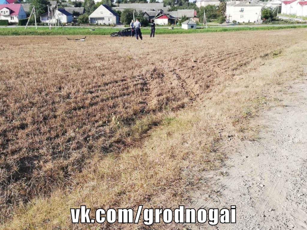 Пад Ваўкавыскам машына вылецела ў кювет і перакулілася, ёсць пацярпелыя