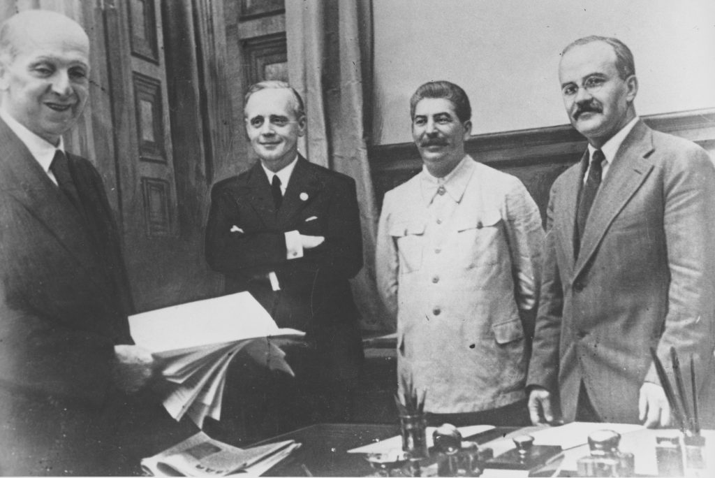 Литва с Вильнюсом - немцам, Польша до Варшавы - белорусам. Как Сталин и Гитлер рисовали белорусские границы в 1939-м