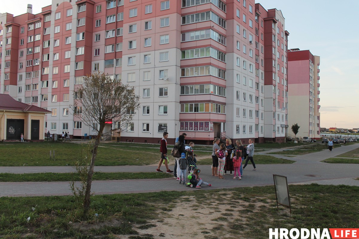 "Дзеці гуляюць на паркоўцы". Што жыхары Альшанкі думаюць аб стварэнні парку ў мікрараёне "Дзеці гуляюць на паркоўцы". Што жыхары Альшанкі думаюць аб стварэнні парку ў мікрараёне
