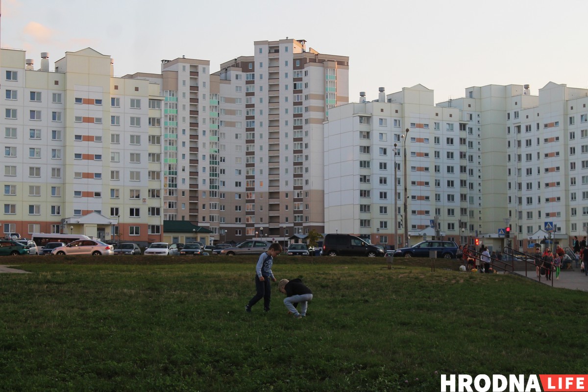 "Дзеці гуляюць на паркоўцы". Што жыхары Альшанкі думаюць аб стварэнні парку ў мікрараёне "Дзеці гуляюць на паркоўцы". Што жыхары Альшанкі думаюць аб стварэнні парку ў мікрараёне