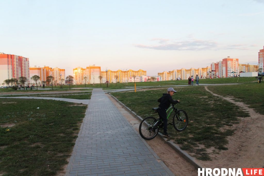 "Дзеці гуляюць на паркоўцы". Што жыхары Альшанкі думаюць аб стварэнні парку ў мікрараёне