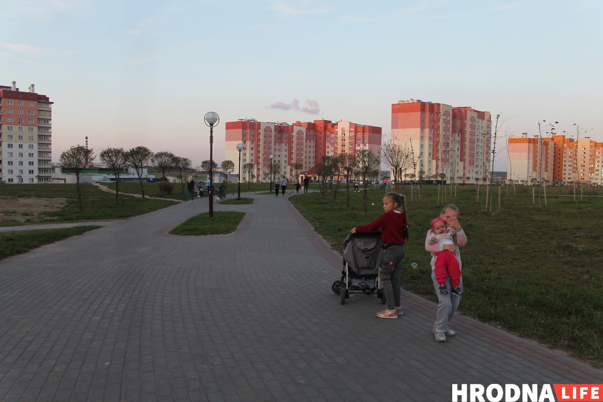 "Дзеці гуляюць на паркоўцы". Што жыхары Альшанкі думаюць аб стварэнні парку ў мікрараёне "Дзеці гуляюць на паркоўцы". Што жыхары Альшанкі думаюць аб стварэнні парку ў мікрараёне