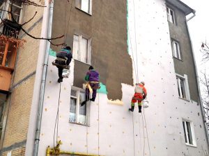 На могілках “Аўльс” трава зноў вырасла вышэй за магілы. Хто павінен сачыць за тэрыторыяй?