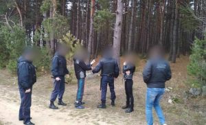 привязали к дереву 2
