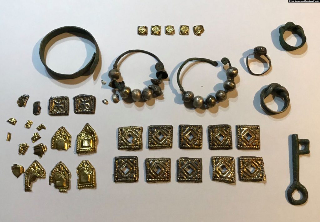 У Гальшанах заліваюць бетонам унікальнае пахаванне XIV стагодзьдзя