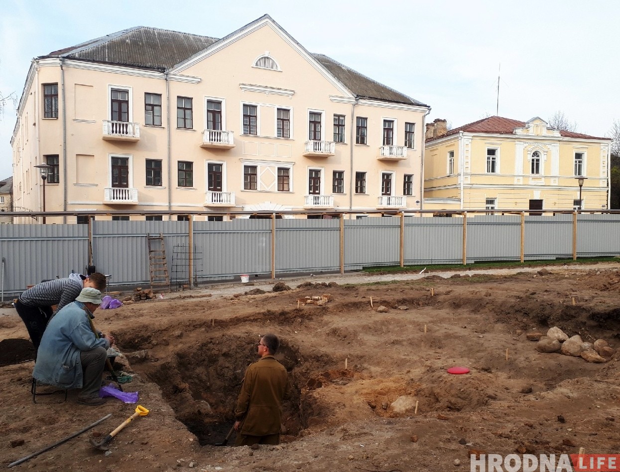 На Белуша аднавілі помнікі савецкім жаўнерам. У планах рэканструкцыя ўсіх могілак