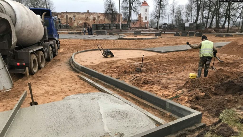 У Гальшанах заліваюць бетонам унікальнае пахаванне XIV стагодзьдзя