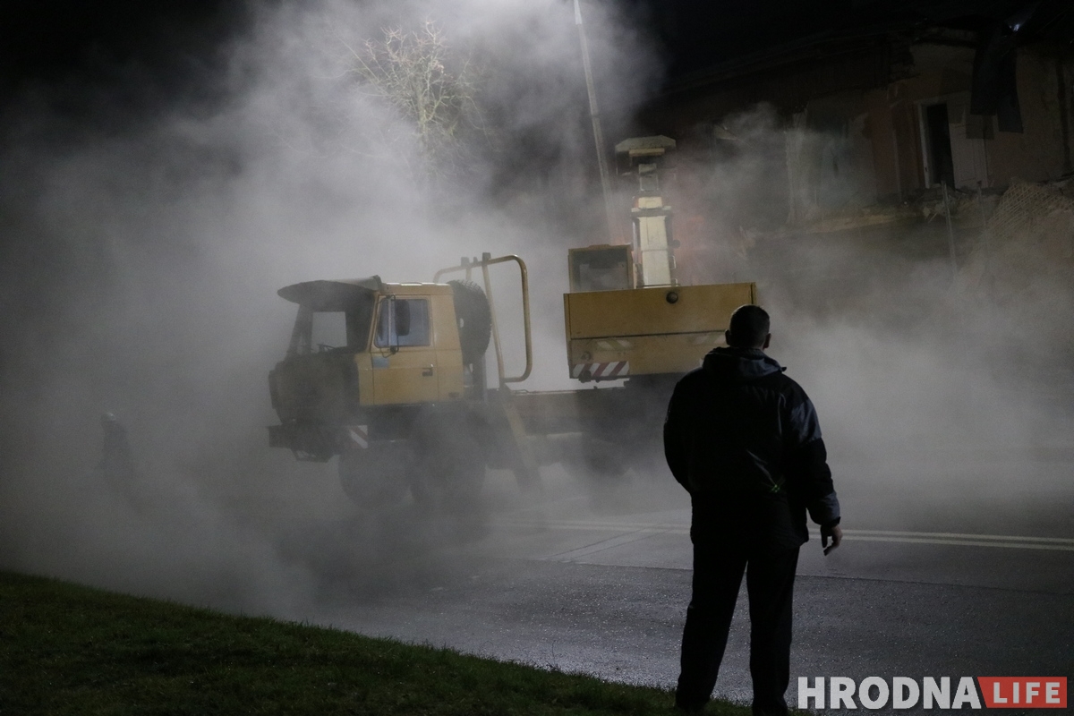 «Спыніце знішчэнне Гародні». Пакуль вы спалі, на Валковіча пачалі зносіць старадаўні дом