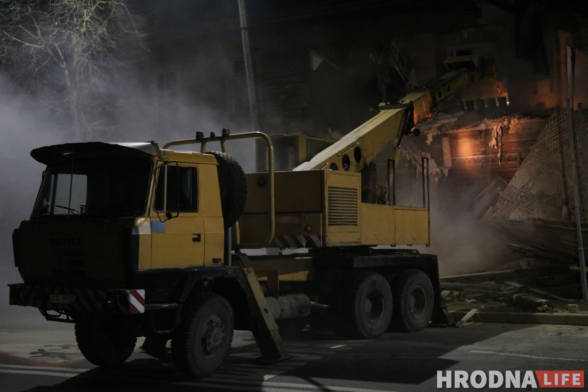 «Спыніце знішчэнне Гародні». Пакуль вы спалі, на Валковіча пачалі зносіць старадаўні дом