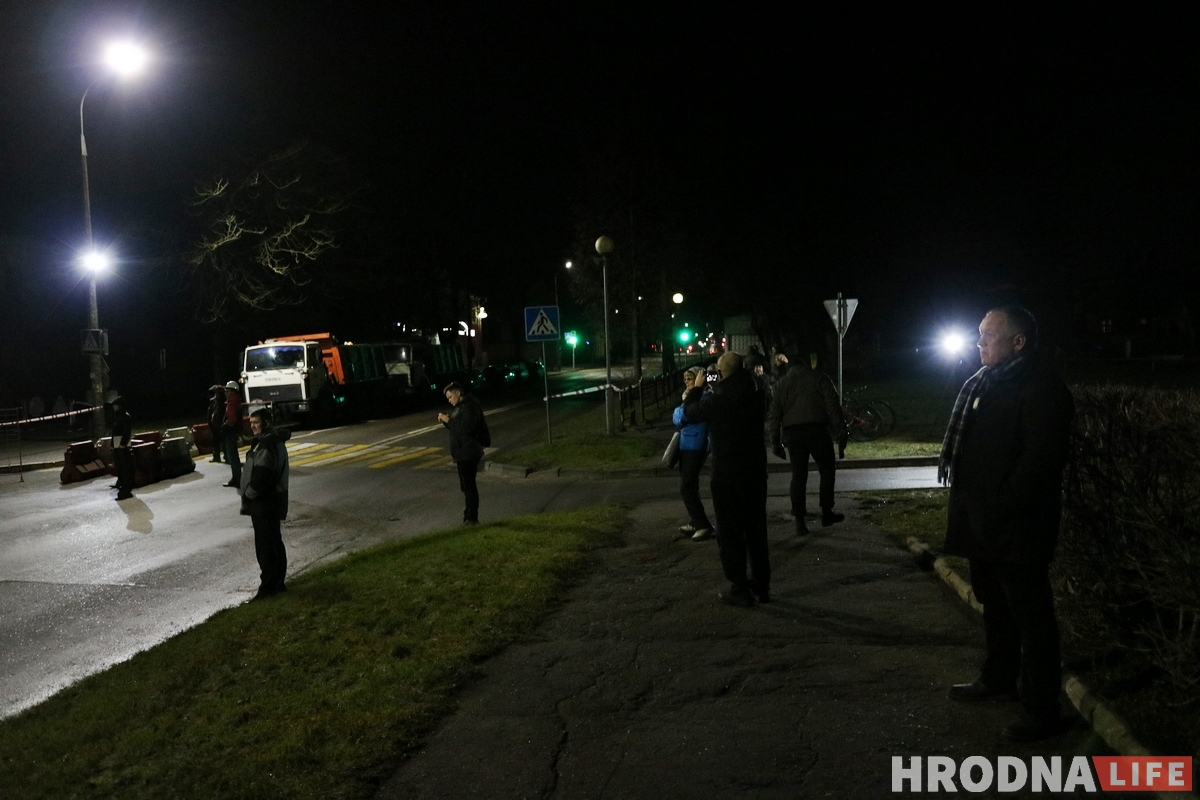 «Спыніце знішчэнне Гародні». Пакуль вы спалі, на Валковіча пачалі зносіць старадаўні дом