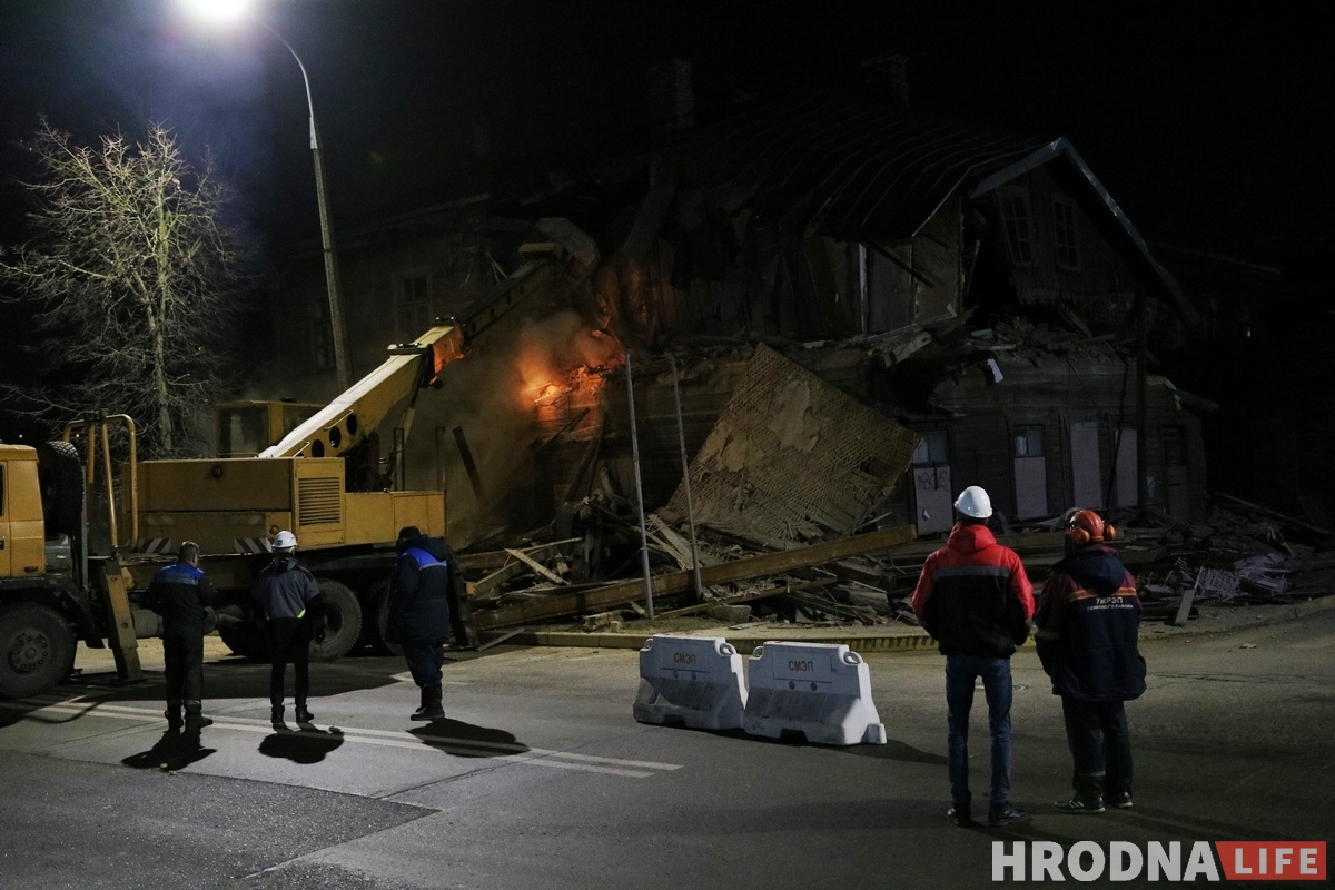 «Спыніце знішчэнне Гародні». Пакуль вы спалі, на Валковіча пачалі зносіць старадаўні дом