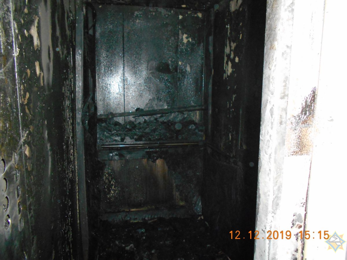 У Гродзенскай шматпавярхоўцы гарэў ліфт. Эвакуіравалі 11 чалавек