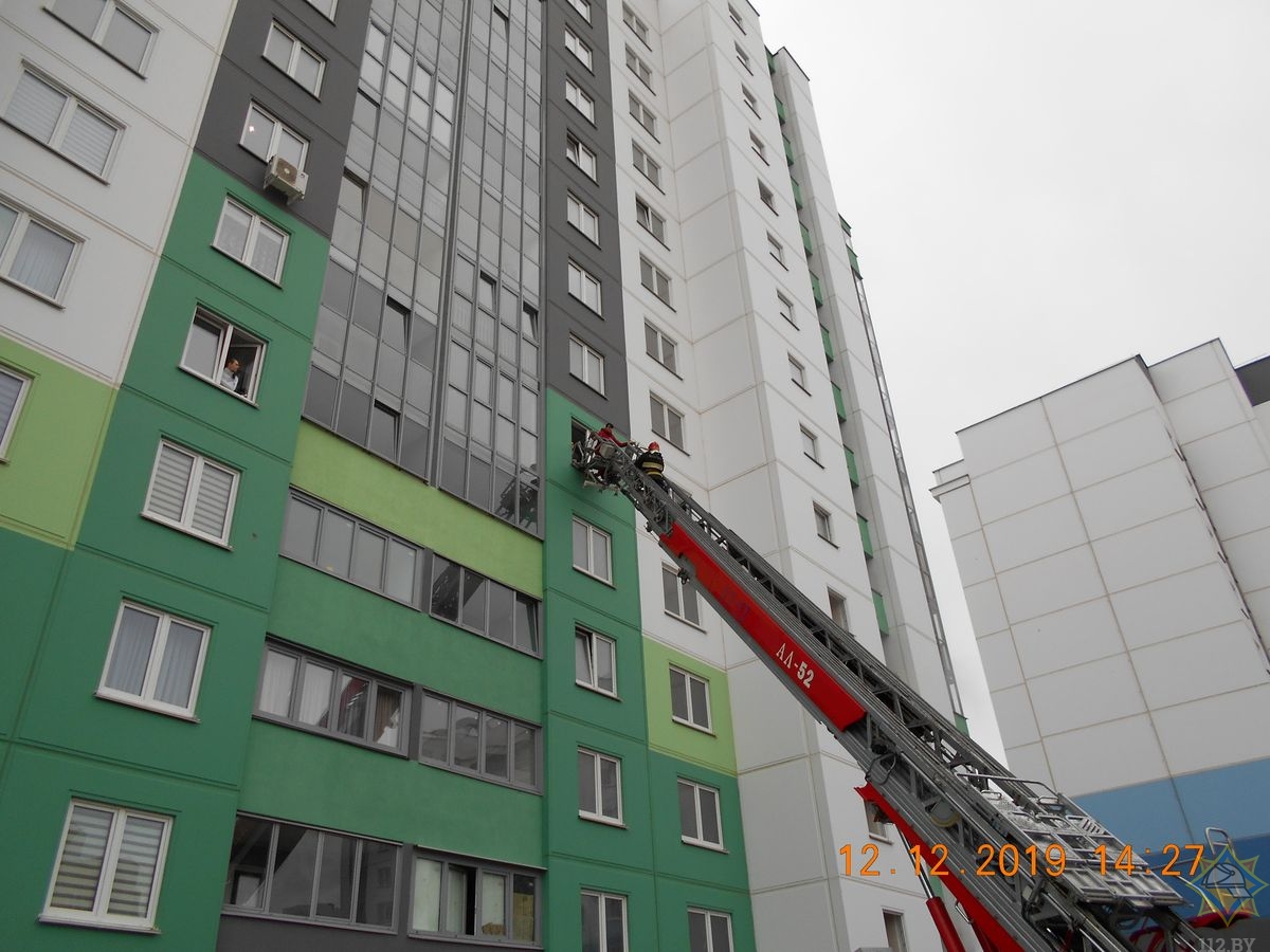 У Гродзенскай шматпавярхоўцы гарэў ліфт. Эвакуіравалі 11 чалавек