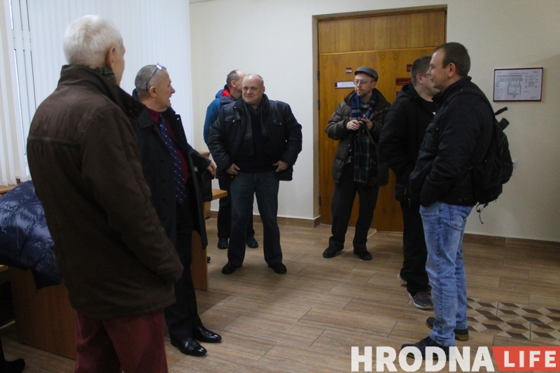 Арганізатару акцыі супраць інтэграцыі прысудзілі 45 базавых. У знак пратэсту ён парваў Канстытуцыю
