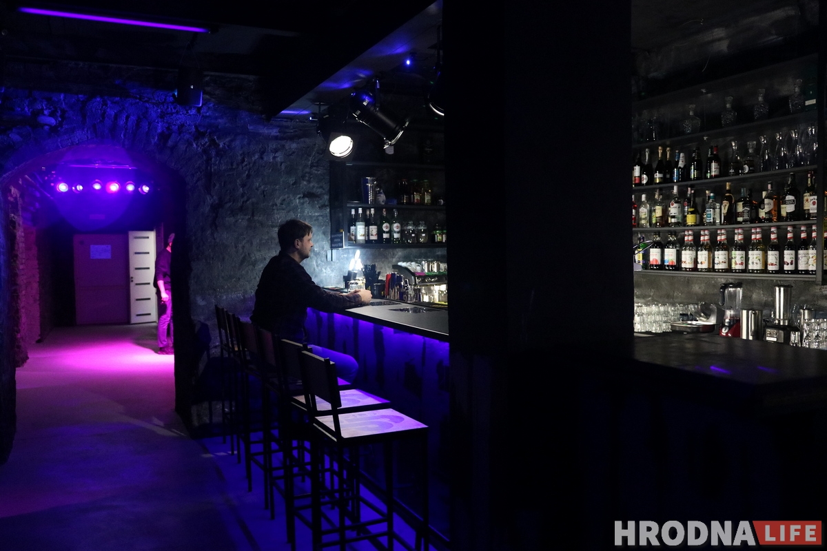 «Папсы дакладна не будзе». На Маставой у падвалах адкрылася Dj Cafe