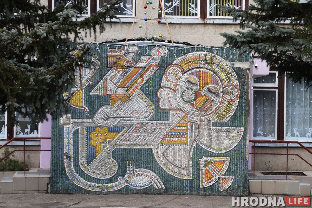 Мазаікі, роспісы і скульптурныя пано. 7 месцаў Гродна, дзе пабачыш савецкае манументальнае мастацтва