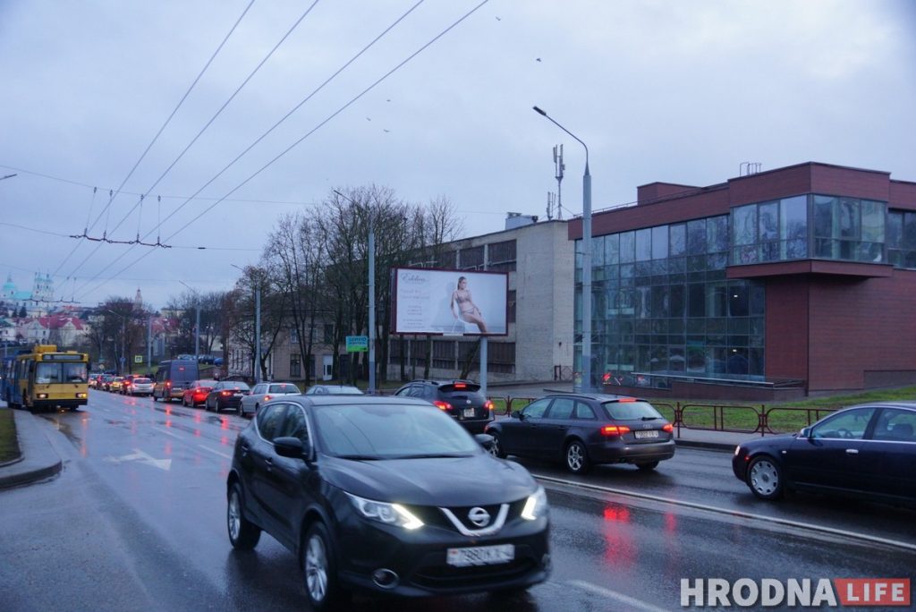 Гібрыд брэжнеўкі і хай-тэку. Гайд па архітэктуры постмадэрну ў Гродне