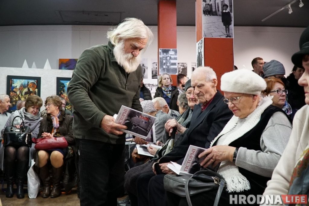 “Хто нас, пенсіянераў, ведаў? А ён зрабіў нас героямі”. У Гродне прадставілі новую кнігу Руслана Кулевіча
