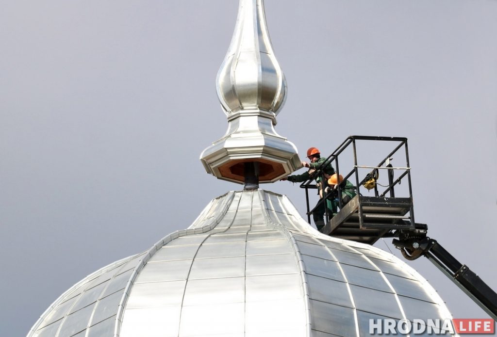 На купал уязной вежы Старога замка паставілі шпіль