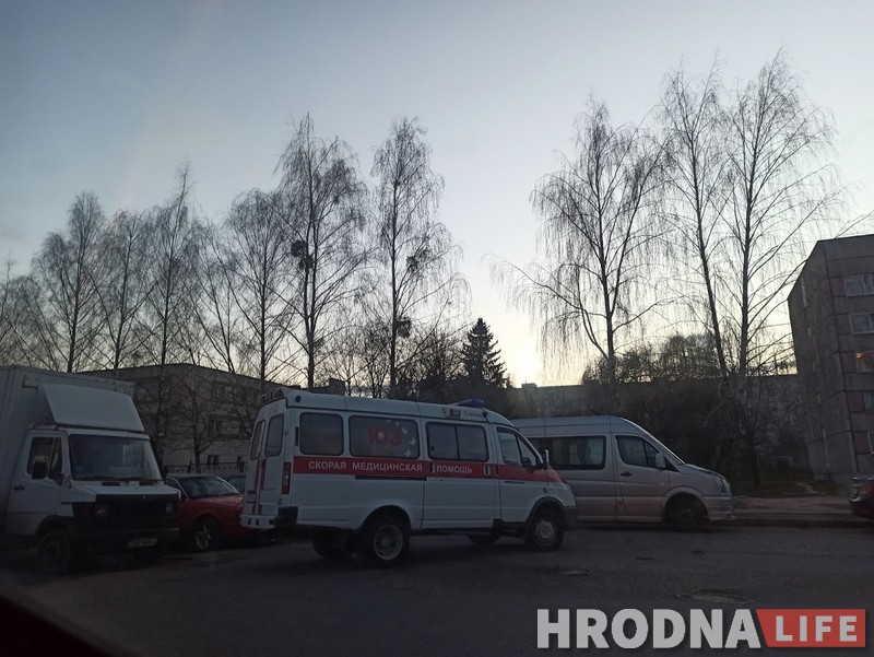 "Хадзіў, кашляў". Аднавяскоўцы гвалтоўна выклікалі хуткую суседу