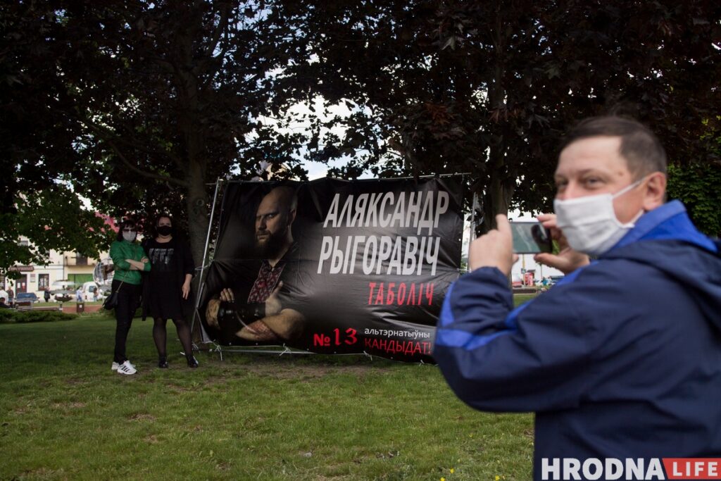 «Дапамажы Рыгоравічу». Алесь Таболіч сабраў у Гродне амаль 200 подпісаў
