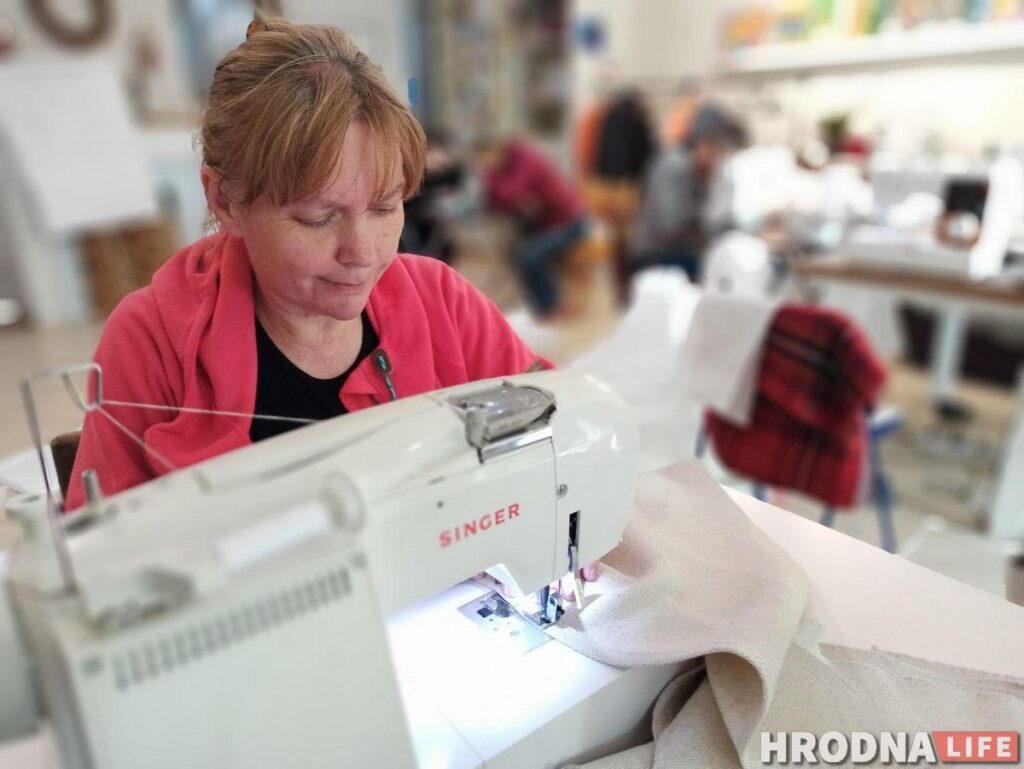 Шоперы з супрэматычным прынтам. Як гэта выглядае і хто іх шые