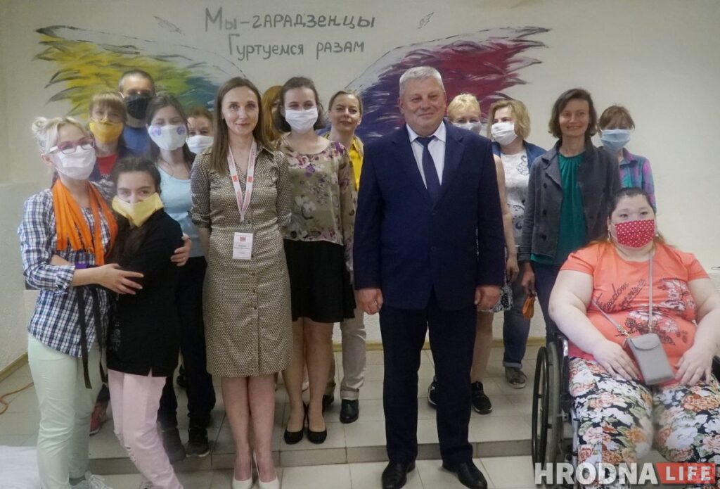 Мечыслаў Гой наведаў валанцёраў хоспіса. З марозівам і віншаваннямі