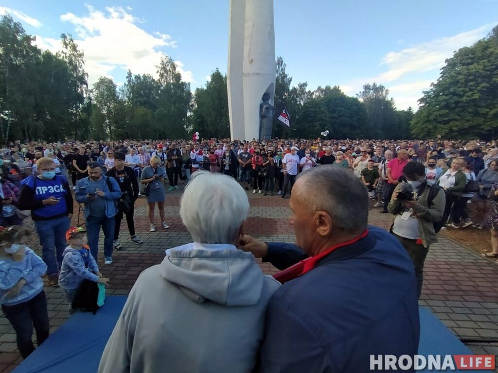 ФОТА: у Гродне прайшоў першы агітацыйны пікет за Ціханоўскую