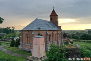 Горад Ларысы Геніюш, радзіма беларускіх немцаў і сядзіба, дзе гасцяваў Напалеон. 10 месцаў паміж  Свіслаччу і Зэльвай – за 1 дзень