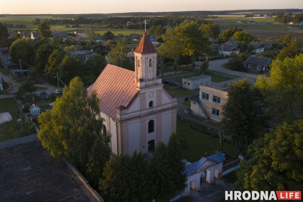 Горад Ларысы Геніюш, радзіма беларускіх немцаў і сядзіба, дзе гасцяваў Напалеон. 10 месцаў паміж  Свіслаччу і Зэльвай – за 1 дзень