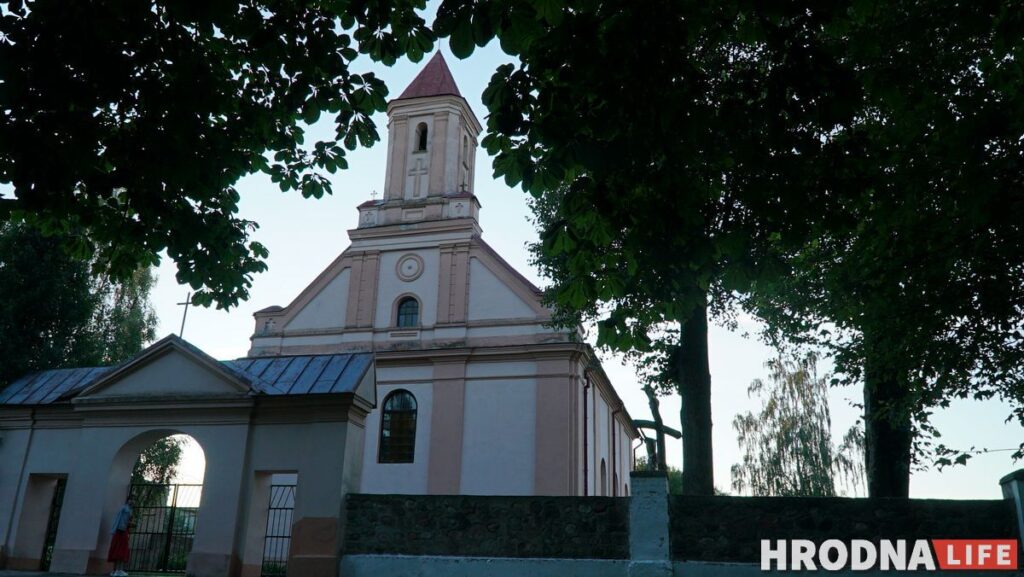 Горад Ларысы Геніюш, радзіма беларускіх немцаў і сядзіба, дзе гасцяваў Напалеон. 10 месцаў паміж  Свіслаччу і Зэльвай – за 1 дзень