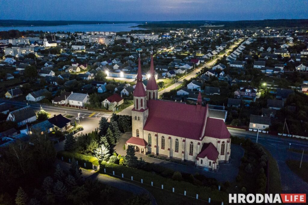 Горад Ларысы Геніюш, радзіма беларускіх немцаў і сядзіба, дзе гасцяваў Напалеон. 10 месцаў паміж  Свіслаччу і Зэльвай – за 1 дзень