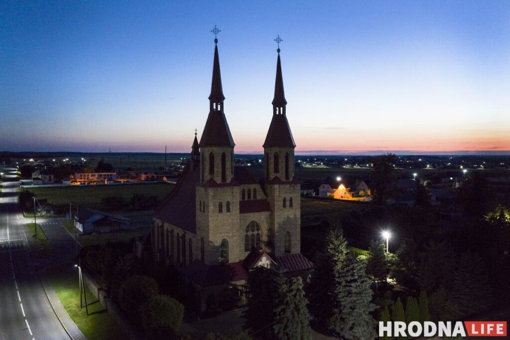 Горад Ларысы Геніюш, радзіма беларускіх немцаў і сядзіба, дзе гасцяваў Напалеон. 10 месцаў паміж  Свіслаччу і Зэльвай – за 1 дзень