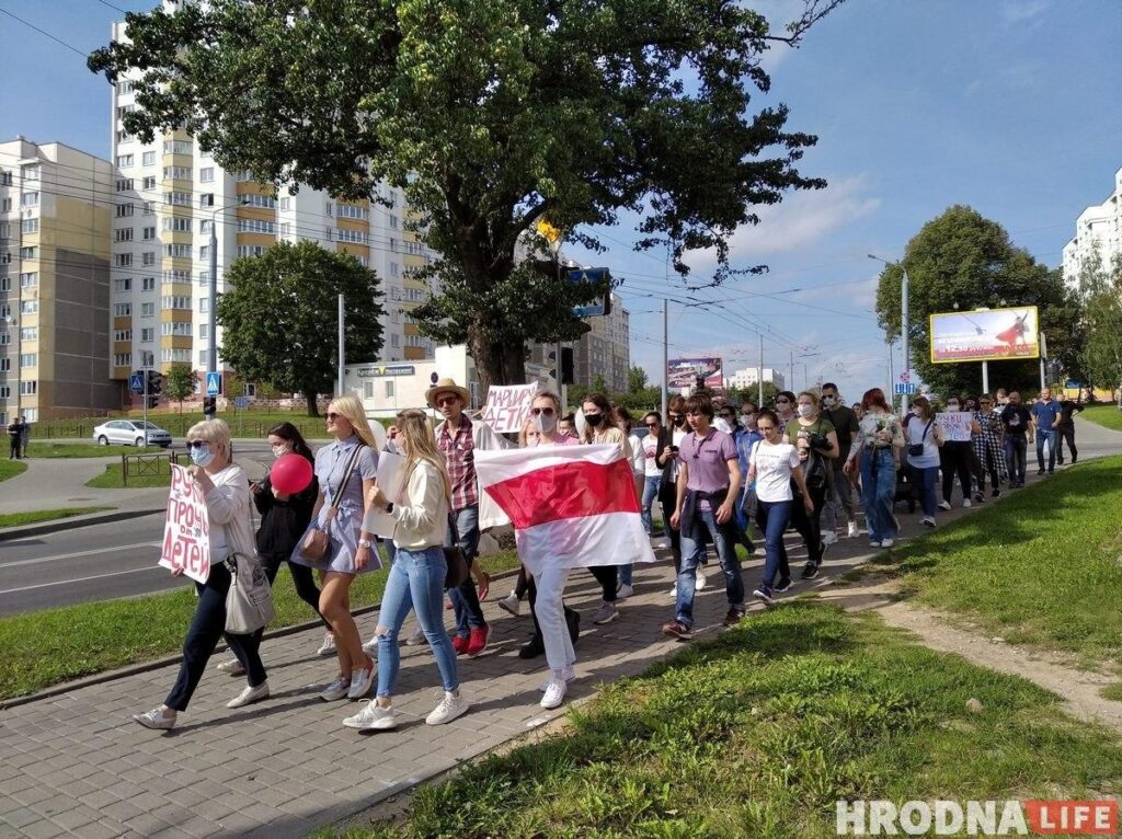 Жаночы марш і сцягі. Як пратэставалі ў Гродне 5 верасня