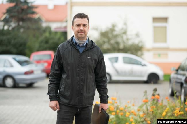 У Гродне звольнілі ратавальніка, які хацеў даведацца вынікі выбараў, а трапіў у ізалятар. Мужчына падаў у суд