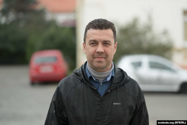 У Гродне звольнілі ратавальніка, які хацеў даведацца вынікі выбараў, а трапіў у ізалятар. Мужчына падаў у суд
