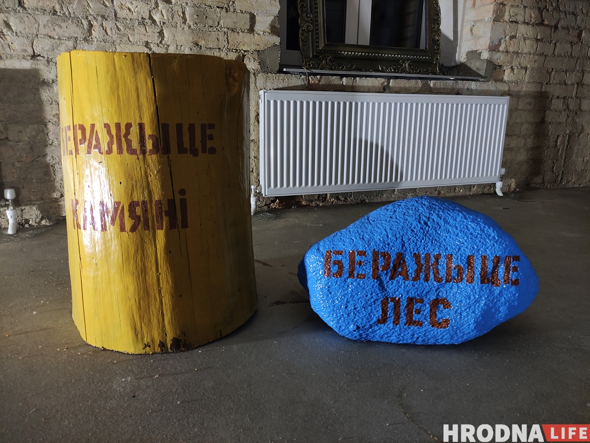 Сяргей Грыневіч адкрыў выставу пра ўнутраную эміграцыю з “неліквіднымі” карцінамі