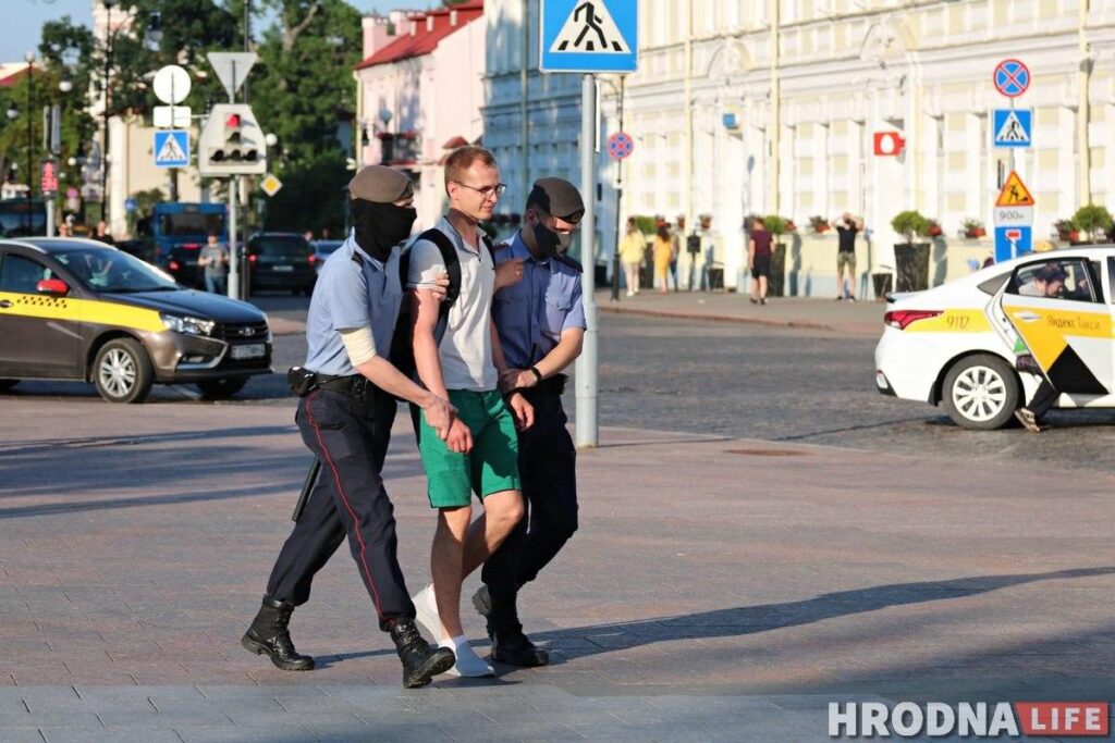 "Сабраў рэчы за 20 хвілін". Гродзенец распавёў, як выбіраў паміж турмой і эміграцыяй
