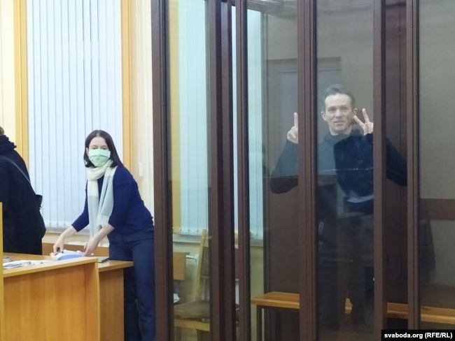 Алег Фамін са сваёй адвакаткай