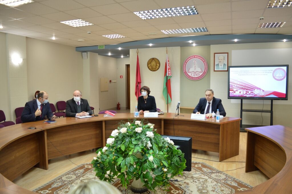 Уладзімір Каранік ў гродзенскім медуніверсітэце: акцыі у пазавучэбны час — гэта парушэнне Уладзімір Каранік ў гродзенскім медуніверсітэце: акцыі у пазавучэбны час — гэта парушэнне