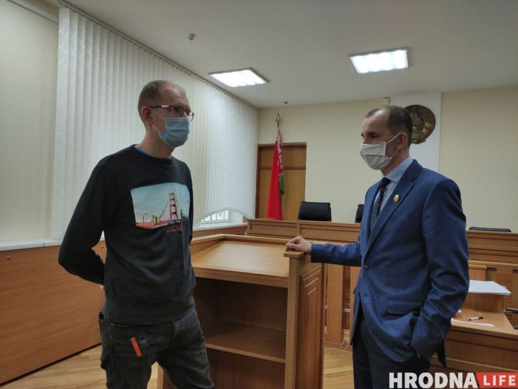 “Удар дубинкой – требование остановки”. Потерпевшие и свидетели из ОМОН выступили по делу избитого таксиста