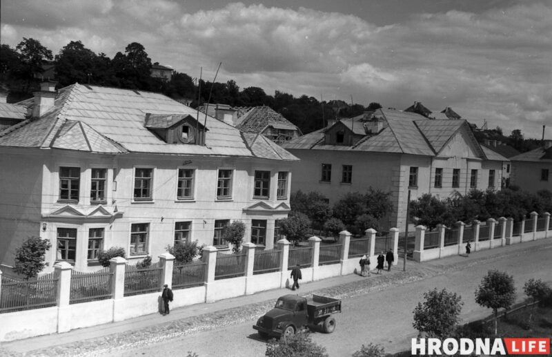 «Дом будавалі для супрацоўнікаў тэкстыльнага камбінату». Як выглядае кватэра сям'і гісторыка і праграміста ў Гродне