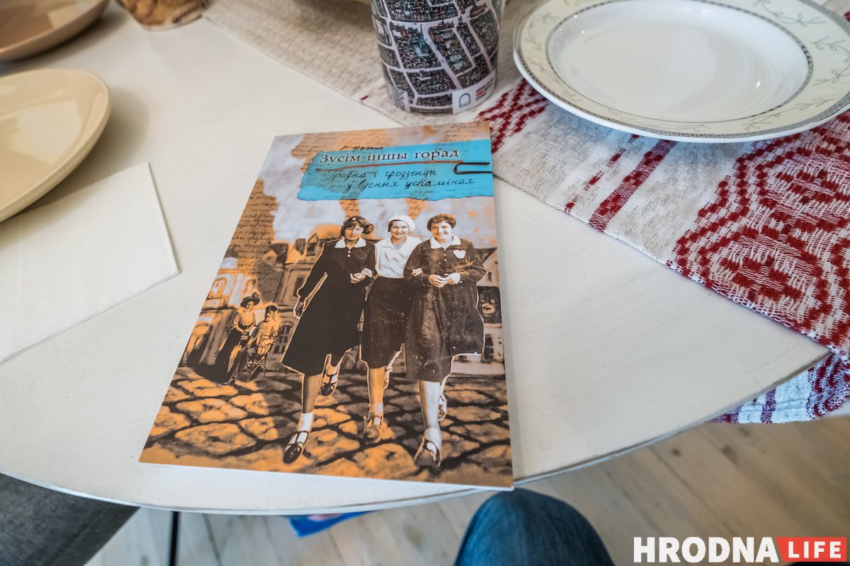 «Дом будавалі для супрацоўнікаў тэкстыльнага камбінату». Як выглядае кватэра сям'і гісторыка і праграміста ў Гродне